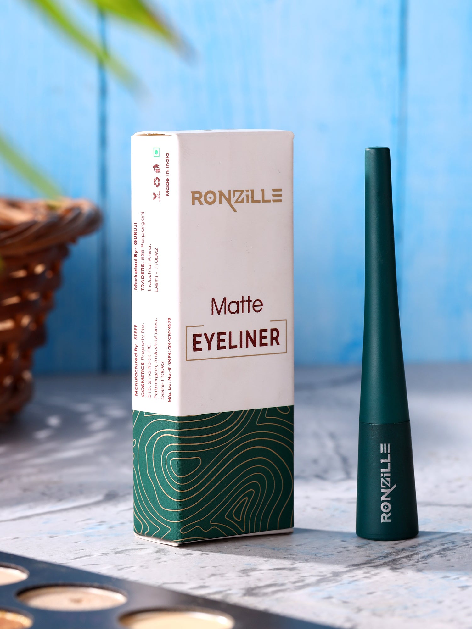 Ronzille Smudgeproof & Waterproof Liquid Matte Eyeliner (Green)